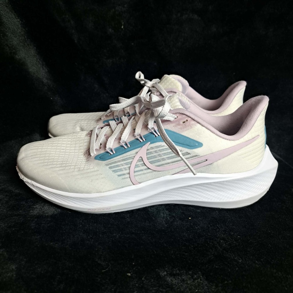 Nike Womens Air Zoom Pegasus Running Shoes Size 8 DZ4445-100 White/ PURPLE